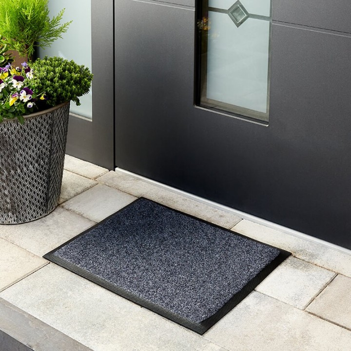Tapis anti-salissures extérieur : tapis fin et résistant